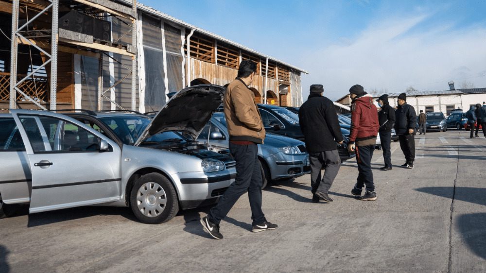 Finančná správa si posvietila na autičkárov. Zablokovala im domy, autá aj bankové účty