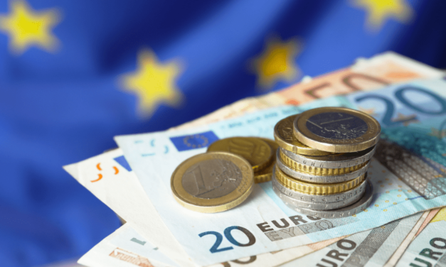Inflácia v eurozóne v marci klesla viac, ako očakávali ekonómovia