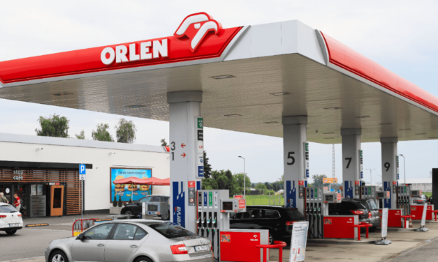 Zvláštna chyba pripravila sieť poľských čerpačiek o stovky miliónov. Teraz sa topí v problémoch