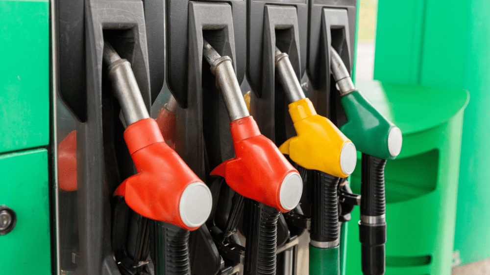 Niektorí Slováci sa pri tankovaní radujú, iní zasa nariekajú