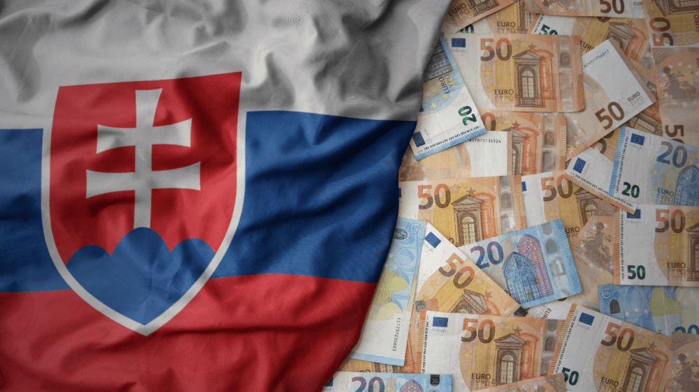 Vláda zvýšila jeden z príspevkov. Ktorí Slováci majú nárok na 1 500 eur?