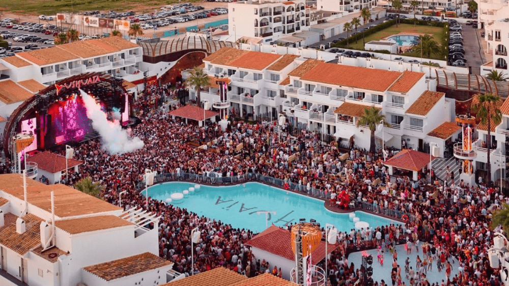 Dovolenka bez alkoholu: Obľúbená destinácia „bojuje“ proti turistom bizarnými zákazmi