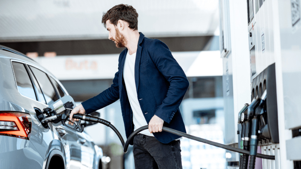 Ceny benzínu a nafty na Slovensku prestali rásť. Motoristi si vydýchli