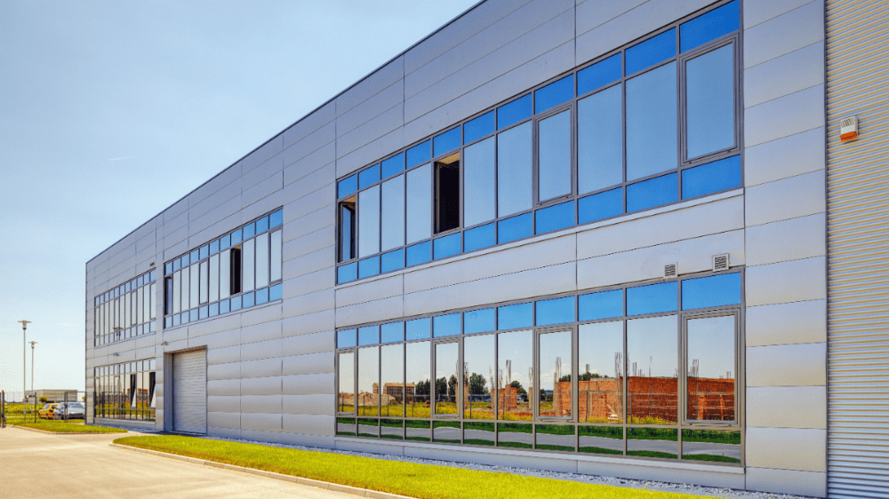 Na Slovensku vyrastie nová výrobná hala. Prácu v nej nájde množstvo ľudí