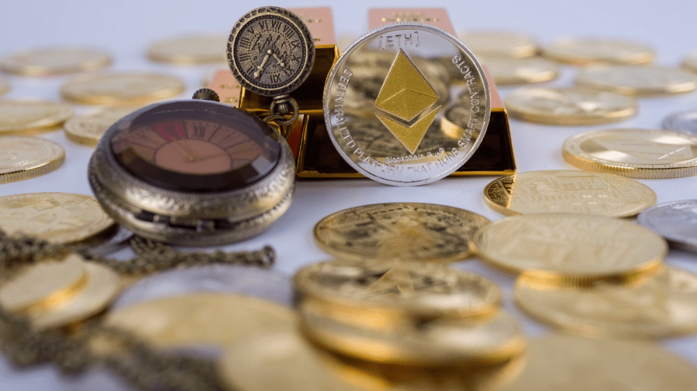 Tieto meme kryptomeny opäť vyhnalo na maximá schválenie Ethereum ETF