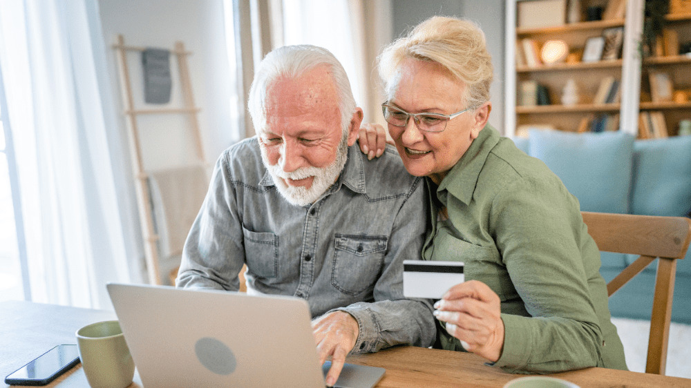 Penzisti dostanú už o pár dní finančný bonus. Prilepšia si o stovky eur