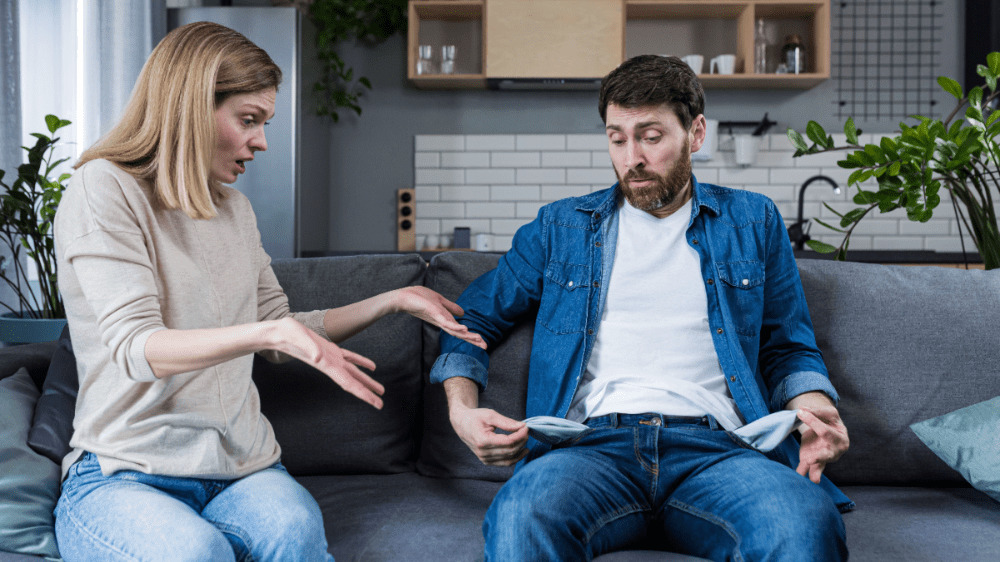 Slovákom chýbajú úspory. Často za to môže bežná chyba