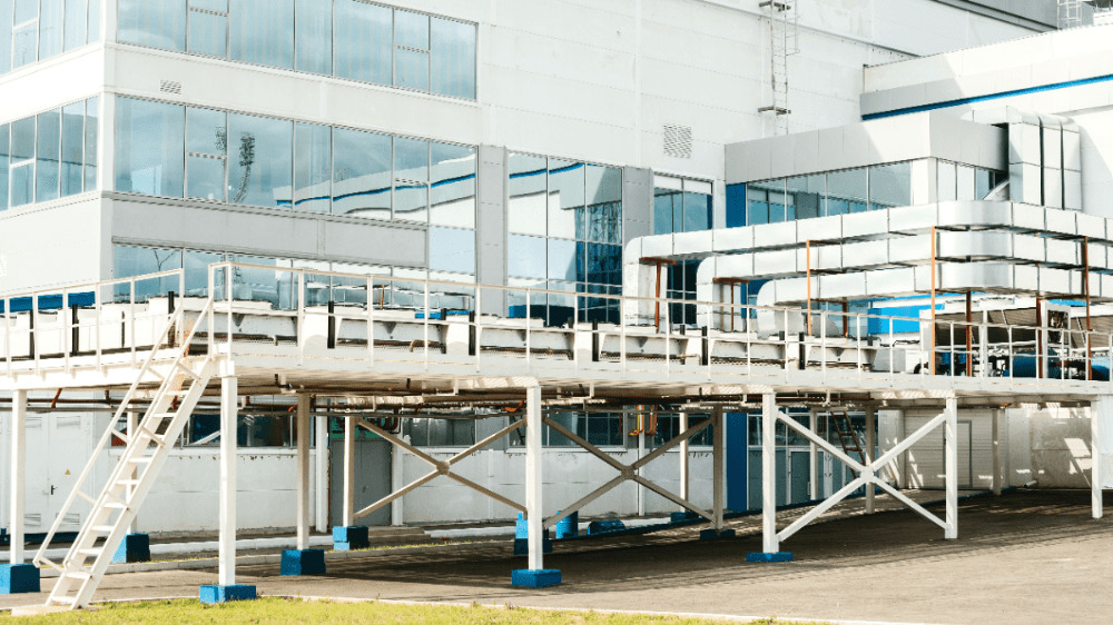 Veľký výrobca elektroniky ohlásil prepúšťanie. Prácu stratia tisícky ľudí