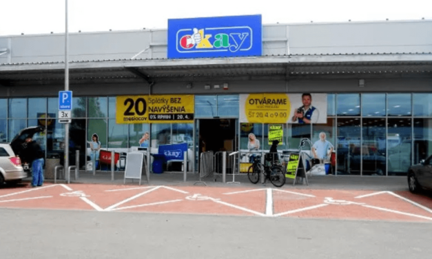 Populárny predajca elektroniky má problémy. Skončia aj predajne na Slovensku?