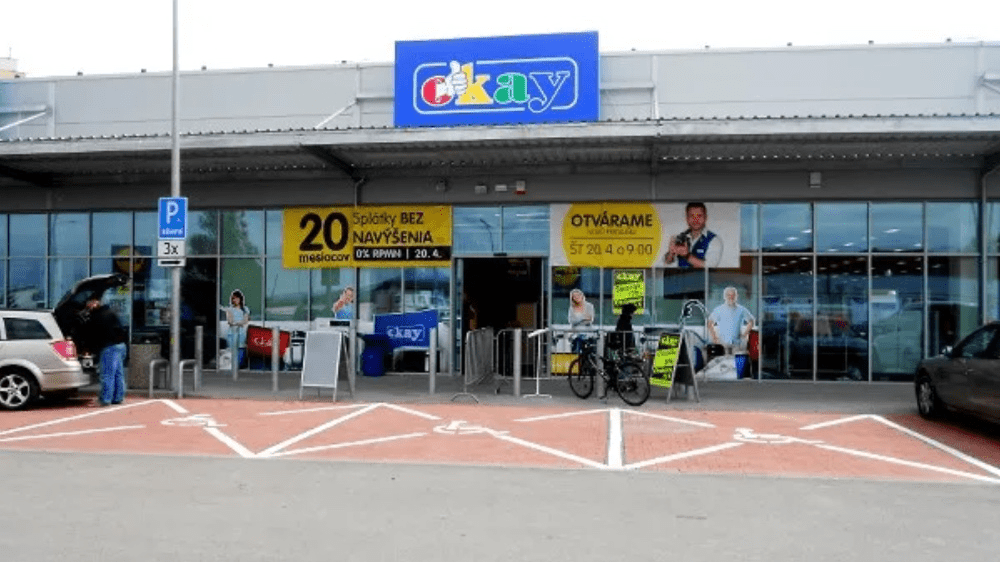 Populárny predajca elektroniky má problémy. Skončia aj predajne na Slovensku?