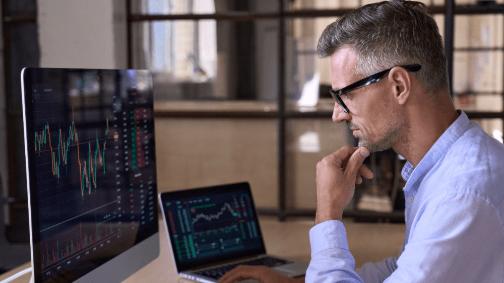 Slováci nasledujú celosvetový trend. Majú jasnú predstavu o tom, ako zbohatnúť (PRIESKUM)