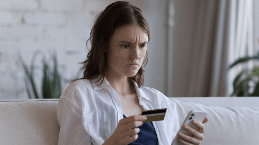 Slovenská banka upozorňuje na nové typy podvodov. Namiesto zárobku ľudia prídu o peniaze