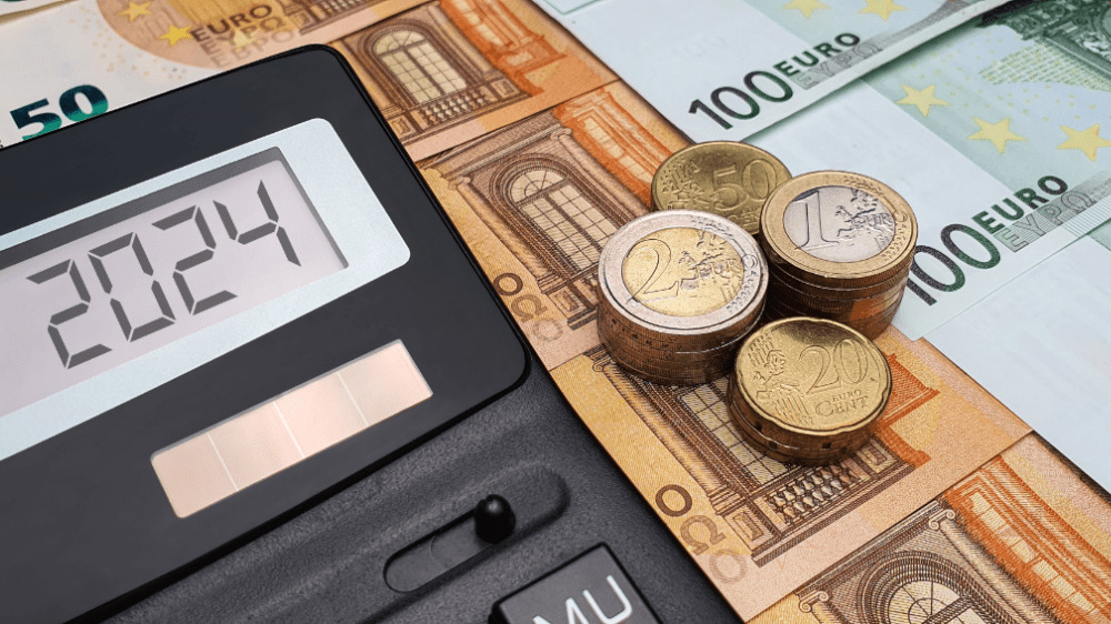 Vláda schválila zvýšenie príspevku, ktorí poberá množstvo Slovákov