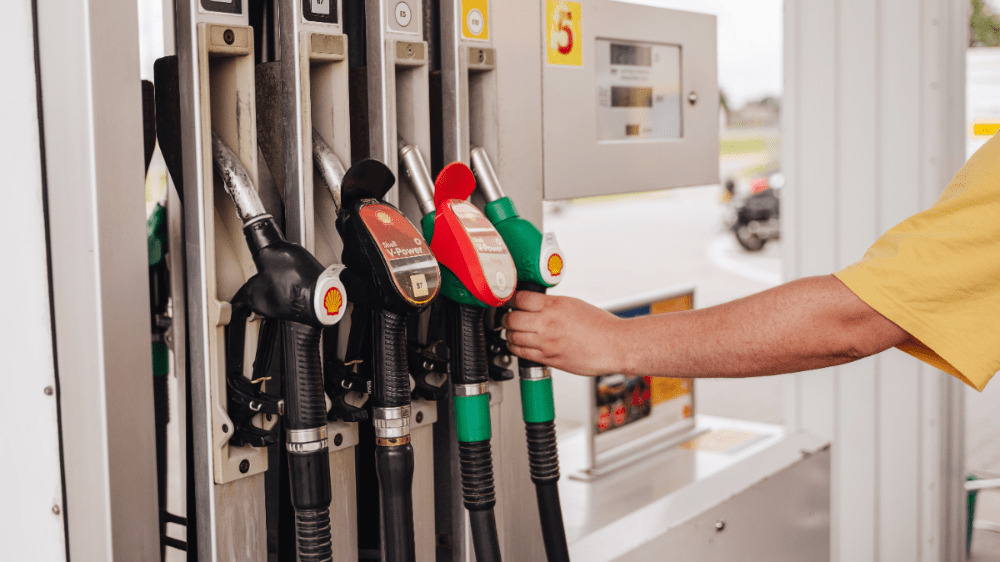 Ceny pohonných látok môžu opäť vystreliť, varuje analytik