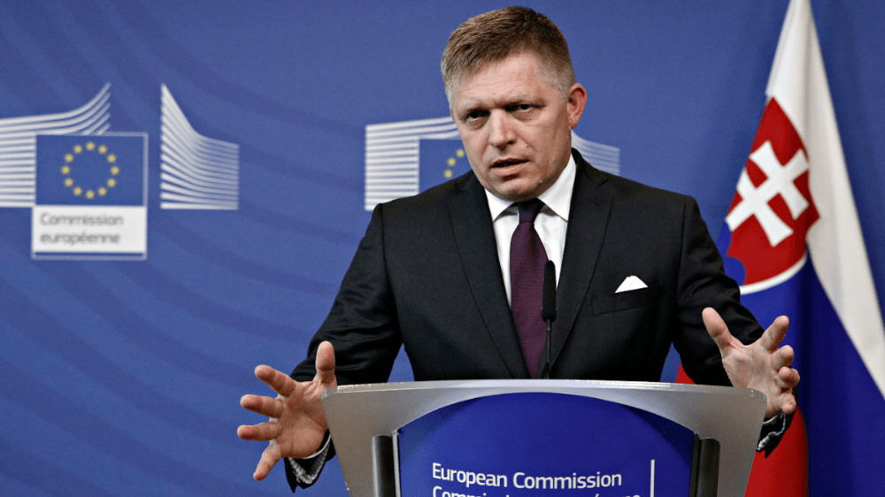 Tvrdenia o zdaňovaní bankových transakcií sú klamstvo, tvrdí premiér Robert Fico