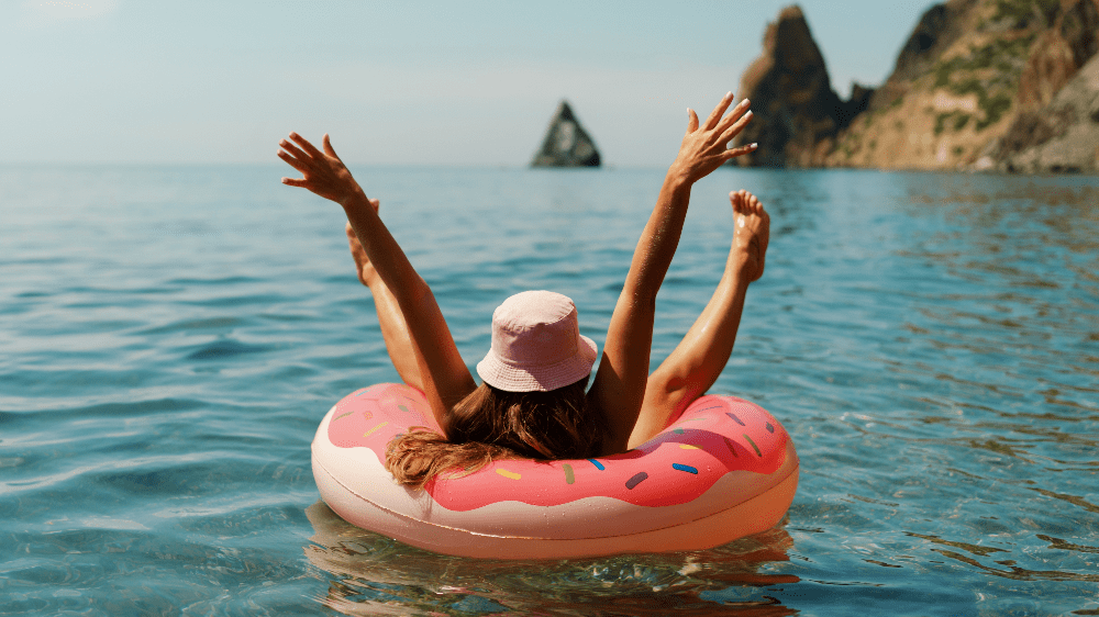 Nechcete sa tento rok na dovolenke tlačiť? Vyhnite sa týmto európskym plážam