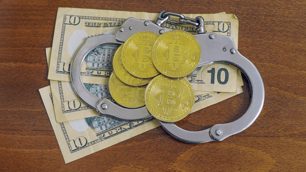 Kráľovná kryptomien patrí do desiatky najhľadanejších ľudí sveta. Je ešte nažive?