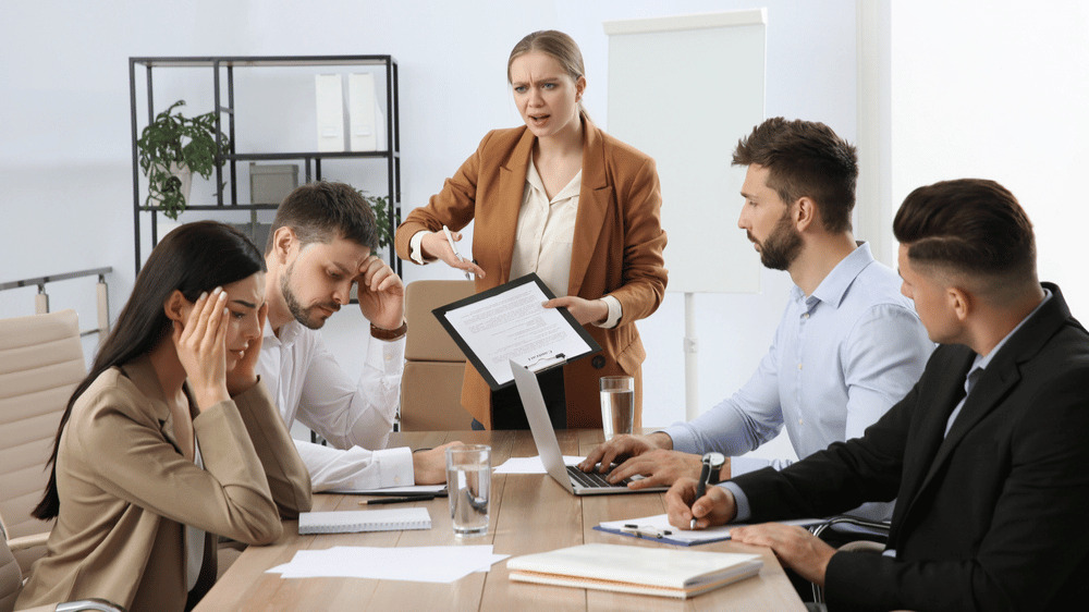 7 znakov, podľa ktorých rozoznáte toxické pracovné prostredie
