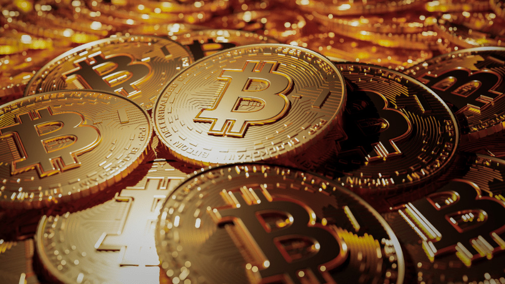 Cez Bitcoin porazil Michael Saylor legendárneho Warrena Buffetta