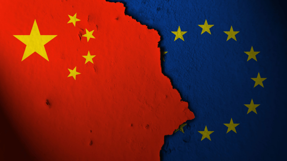 Elektromobily verzus koňak. Obchodná vojna naberá nové rozmery