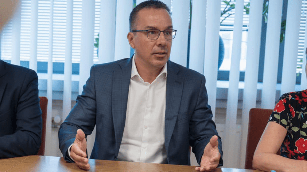 Koniec lacnej pracovnej sily, ľudia si zaslúžia viac, prehlásil Erik Tomáš