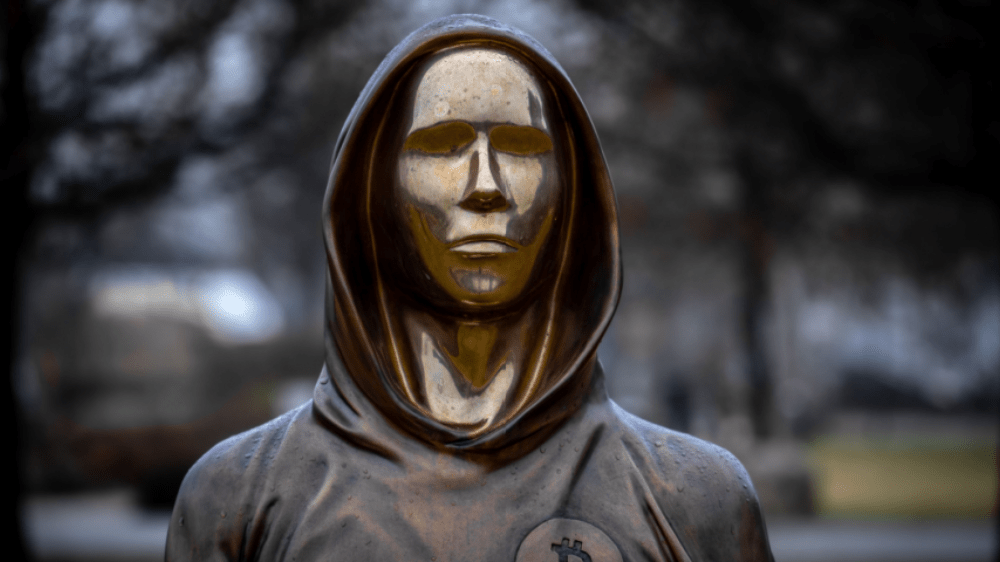 FBI konečne prehovorila: Kto je záhadný tvorca Bitcoinu Satoshi Nakamoto?