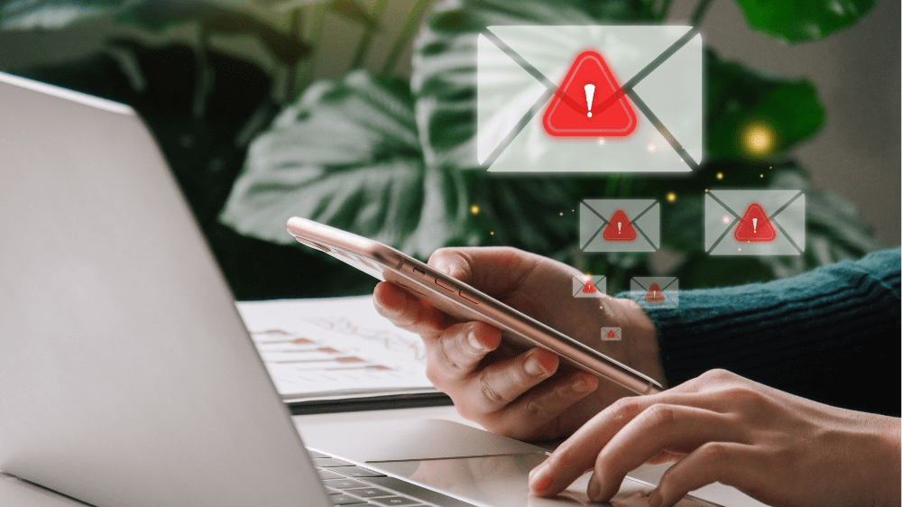 Počet e-mailových útokov sa rekordne zvýšil. Zločincom pomáha aj AI