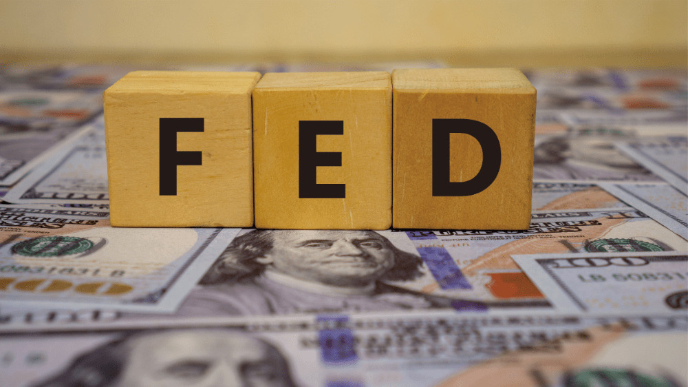 Šéf FEDu naznačil skoré znižovanie úrokových sadzieb