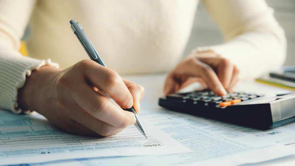 Daňoví podvodníci zneužívajú „dieru“ v systéme. ASINS žiada zmenu legislatívy