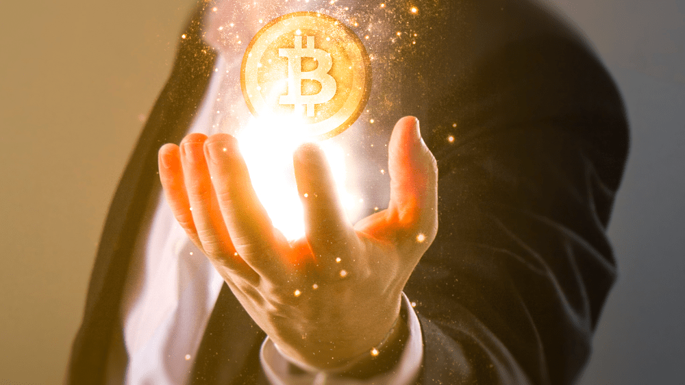 Bitcoin po znížení sadzieb prudko porastie, tvrdí Hayes