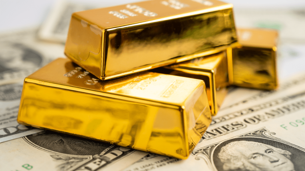 Cena zlata dosiahla nové maximum, dolár čelí opačnému scenáru