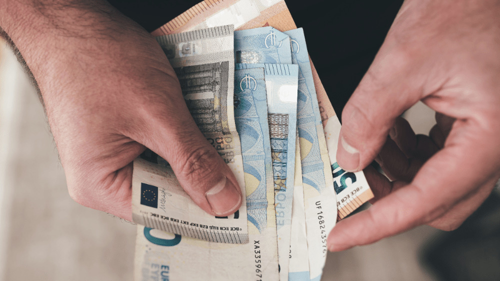 Ktorí Slováci zarábajú najviac? Mladá generácia to nie je