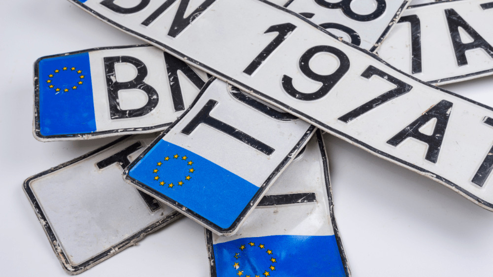 Nové ŠPZ: Budúcnosť alebo ďalší spôsob, ako od ľudí vyťahovať peniaze?