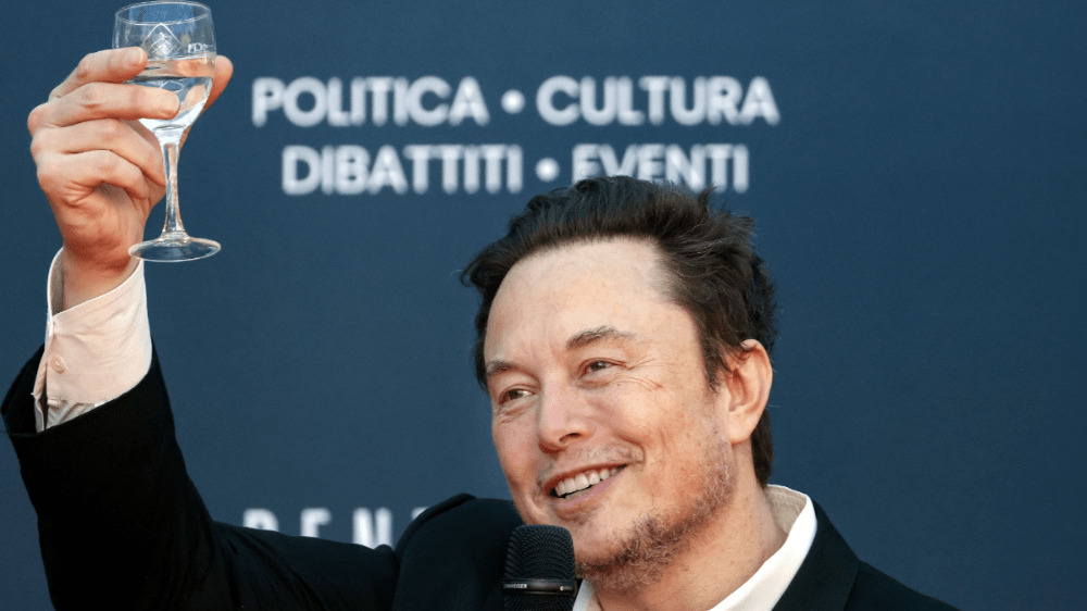 Elon Musk odhalil budúcnosť dopravy. Cena robotického taxíka vás prekvapí
