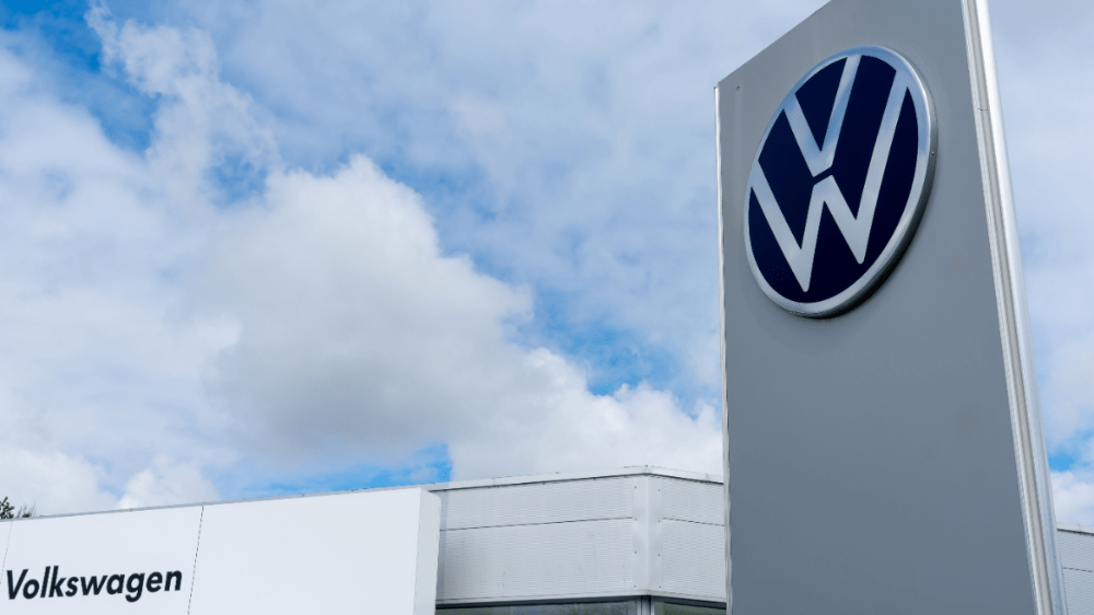 Volkswagen má problémy. Predaj vozidiel mu prudko poklesol