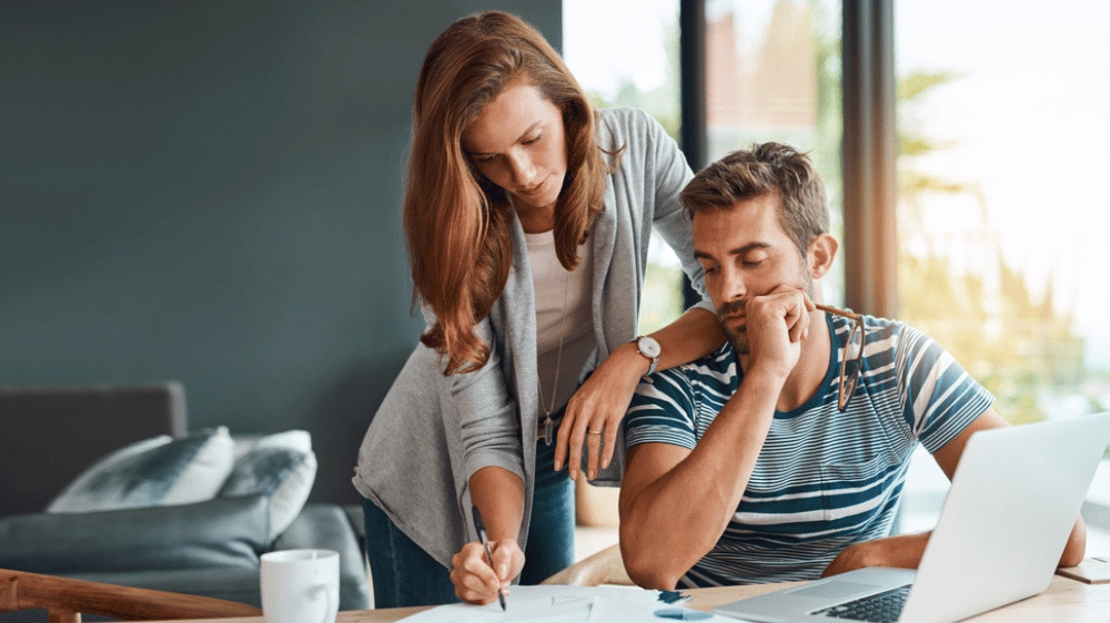 Obyvatelia v tomto meste budú zúriť. Poslanci zvýšili dane aj o 200 %, sebe odklepli štedrý bonus