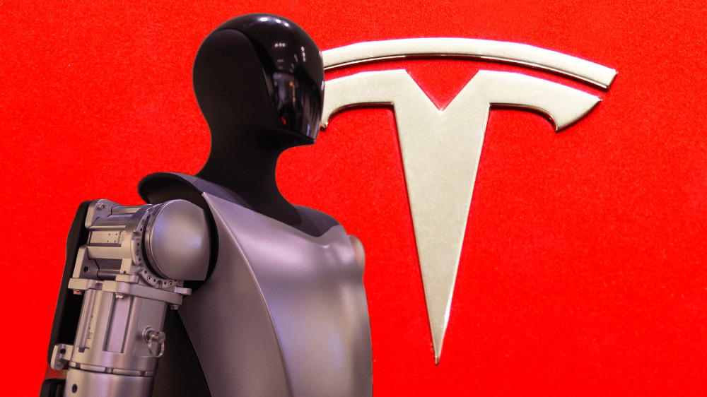 Elon Musk vyhlásil, že jeho roboti nahradia pracujúcich ľudí