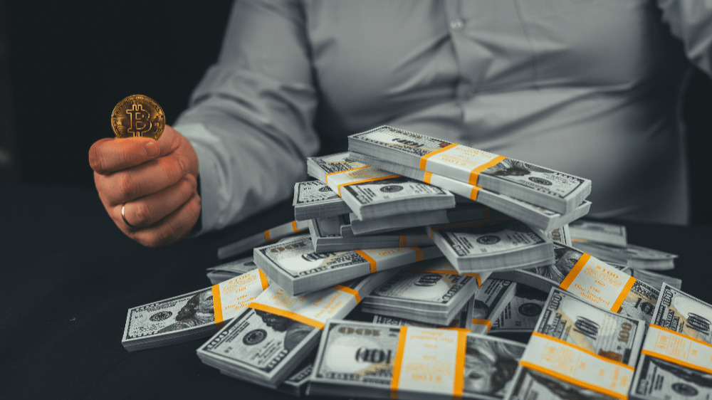 Investor po 14 rokoch pohol s 2 000 Bitcoinmi