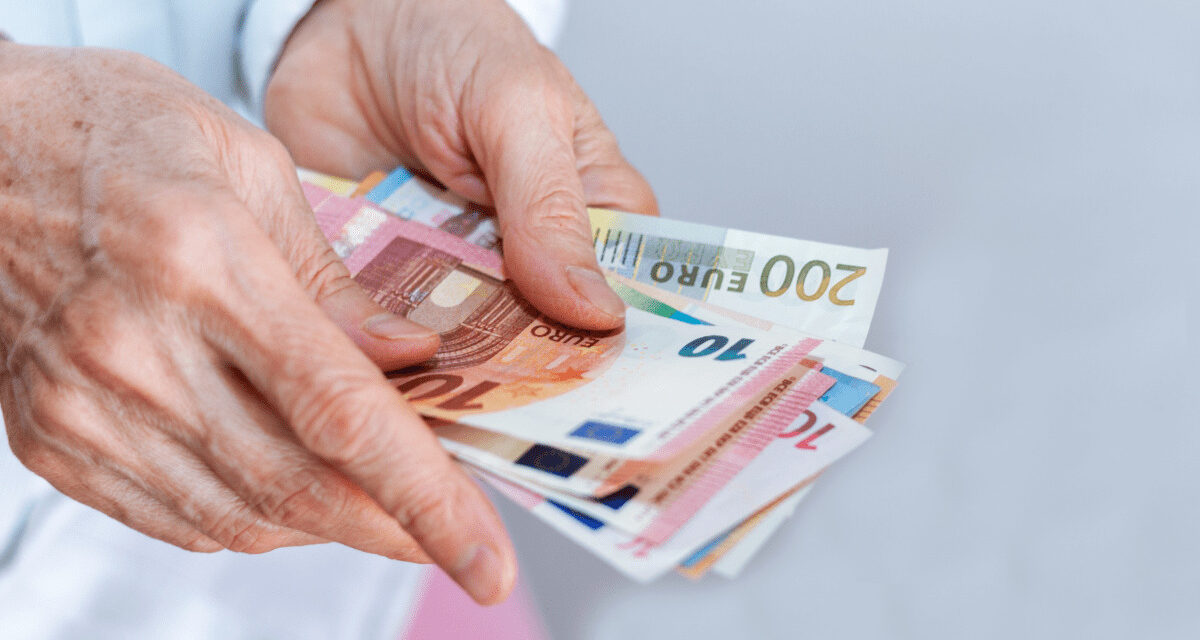 Mnohí Slováci dostanú od januára peniaze navyše: Dôležité dávky výrazne porastú