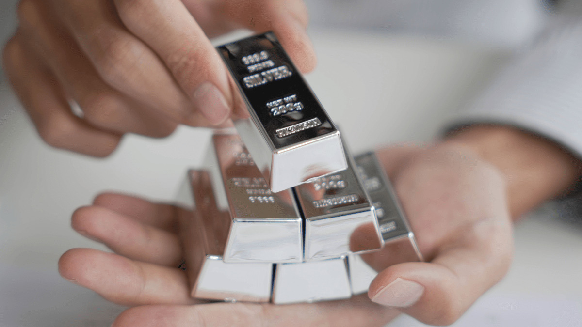 Striebro v rekordnom raste