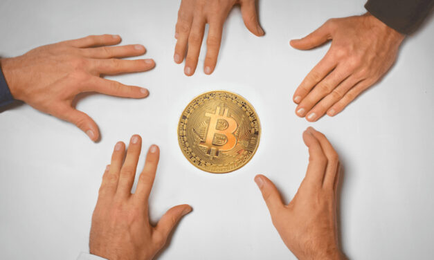 Bitcoin mizne z pultov: Korporácie nakupujú 3-krát rýchlejšie než rast ponuky