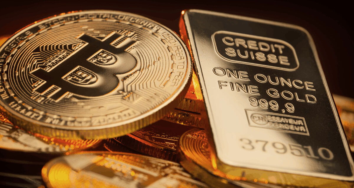 Bitcoin verzus zlato: Koniec zlatej éry a hrozba 50 % prepadu