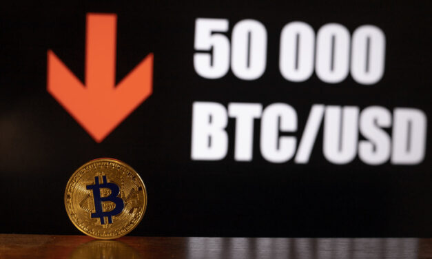 Bloomberg: Bitcoin môže klesnúť až k 50 000 dolárom