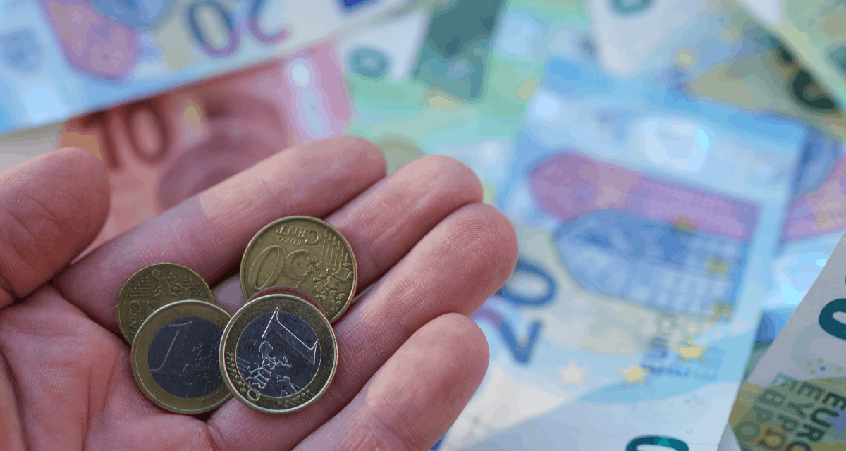 Štát siaha na peniaze Slovákov: Nové odvody potichu znižujú výplaty