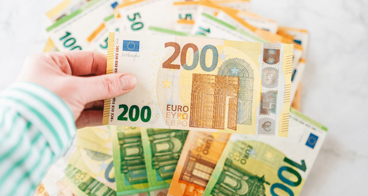 Peniaze Slovákom ubúdajú: Týchto 10 krokov vám okamžite ušetrí stovky eur