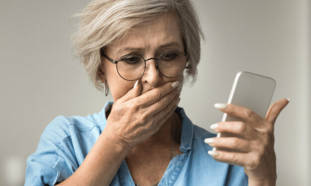 Seniori robia fatálne chyby: Týchto 7 vecí im potichu zabíja mobil