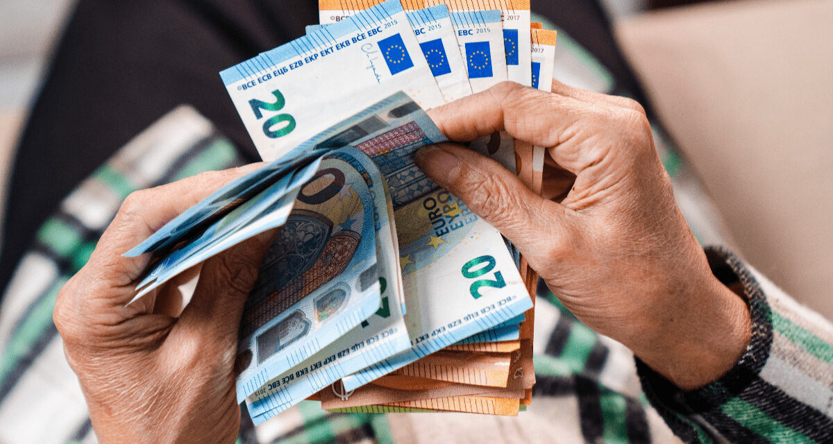 Sociálna poisťovňa mení pravidlá: Dôležitú dávku získa v roku 2026 viac Slovákov