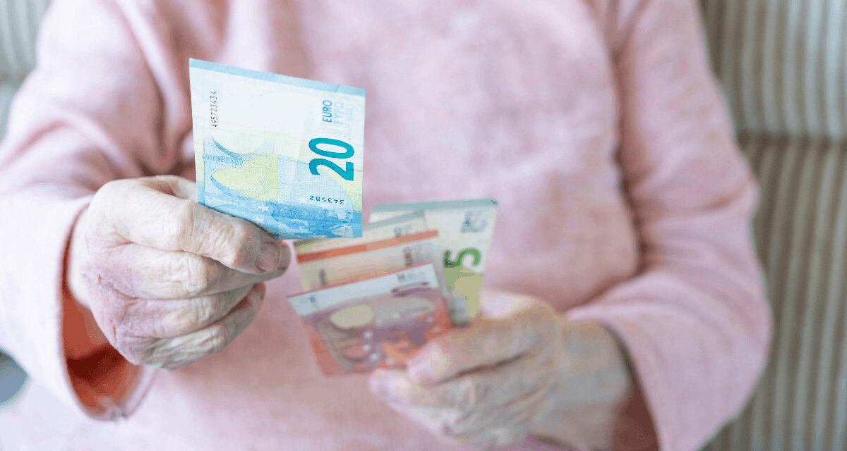 Štát vyplatí niektorým seniorom peniaze navyše: O príspevok však musia požiadať