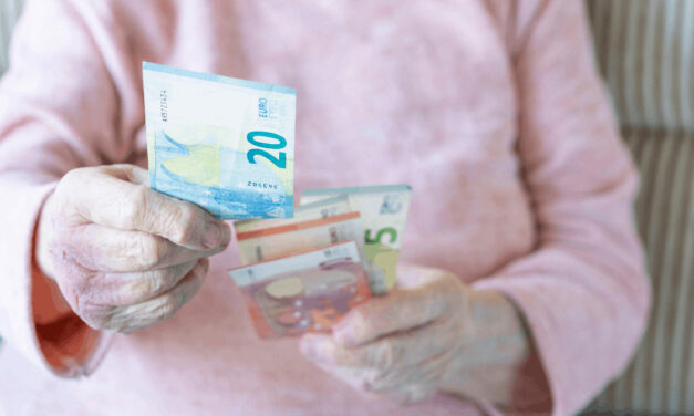 Štát vyplatí niektorým seniorom peniaze navyše: O príspevok však musia požiadať