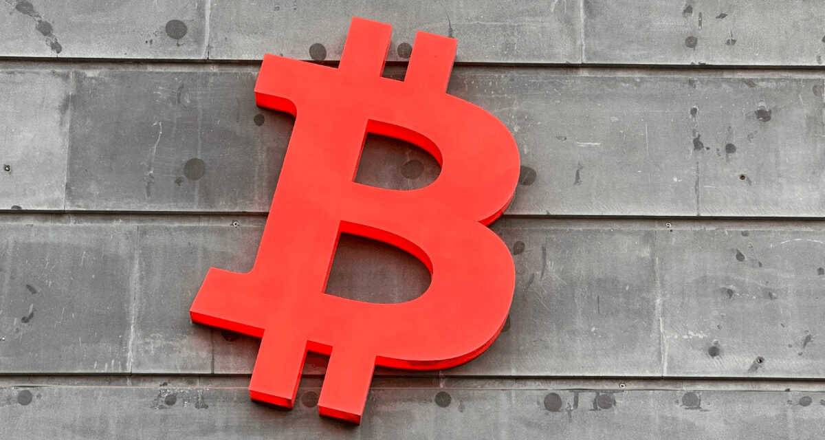 Inštitúcie hromadne ustupujú z kryptotrhu: Ďalšia vlna výpredajov?